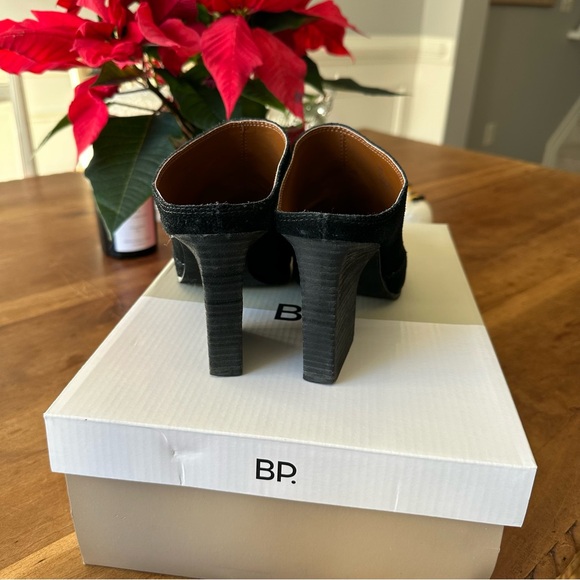 Calfskin Women's Mules - Picture 4 of 8